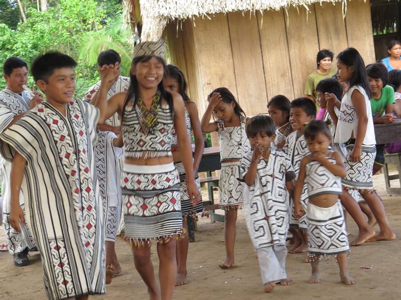 VISITANDO A LA COMUNIDAD NATIVA DE LOS YINES